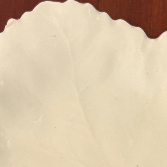 Set of 4 Vintage Ceramic Leaf Dishes with Tan Rattan Wrapped Handles - Picture 3 of 8